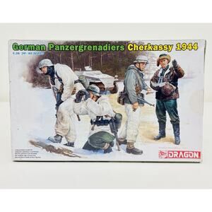 Dragon German Panzergrenadiers Cherkassy 1944 1:35 Plastic Model Kit 6490 New
